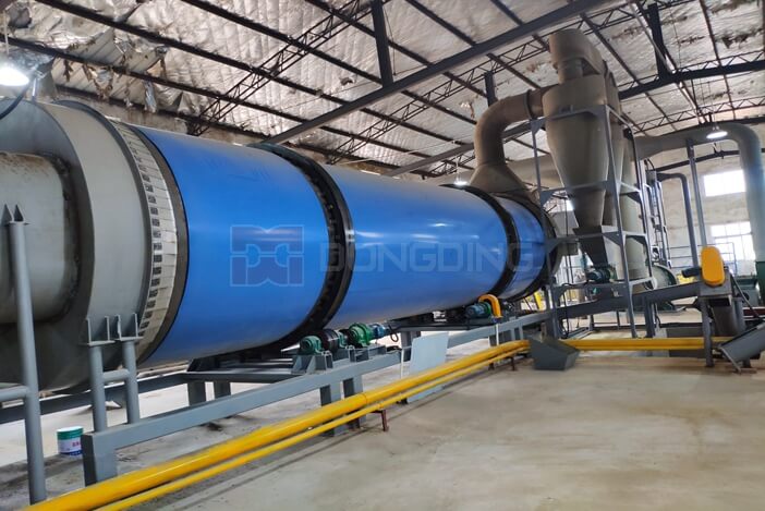 biomass dryer can quickly dry the wet material with a moisture of 65% to a dried product with moisture less than 12%. It can be used for drying wood chips, sawdust, bark, straw, alfalfa hay, sugarcane bagasse, cassava residues, poultry manure, etc. And the final product can be applied in boiler combustion, gasification and power generation, animal feed, fertilizer, etc.