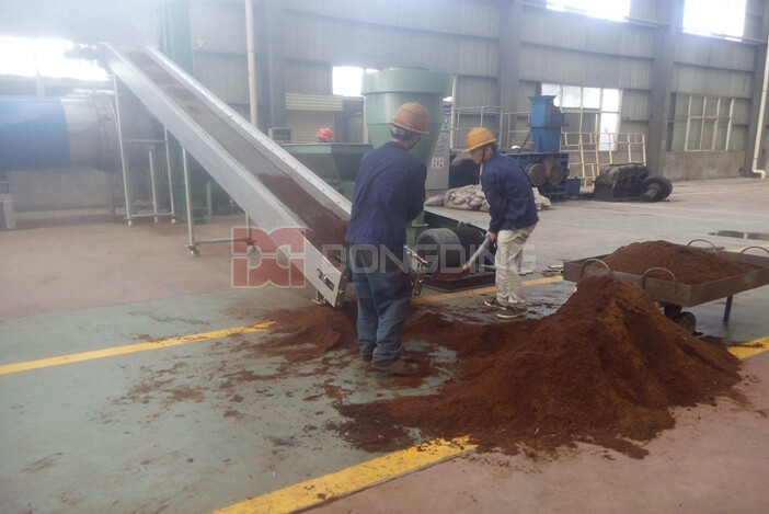 The coffee grounds dryer of our company, firstly through pre dehydration can can dry the wet coffee grounds from the moisture of about 85%, to the moisture of about 10%.