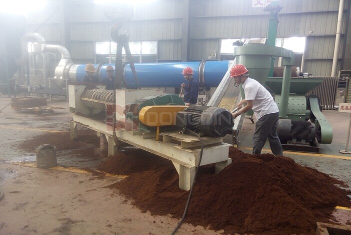 Coconut chaff dryer, also called coconut trimming machine, coconut husking machine,coconut husk, is designed by our company especially for the coconut and palm, has the advantages of energy saving and low consumption technology.