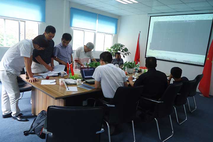 Vietnam customers visit the production line of rotary drum d